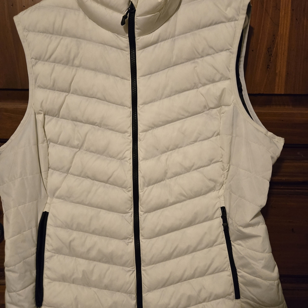 Women's New  XL HEATED Quilted Puffer Vest - NO BATTERY.